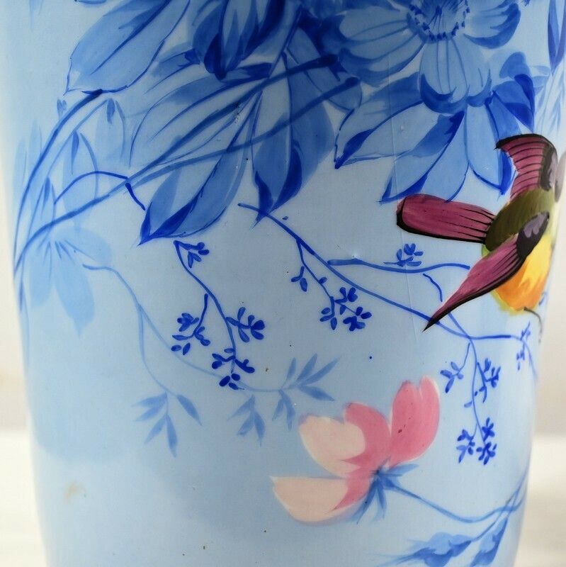 photo vinterior Pair Of Porcelain Vases – Mid 19th Century