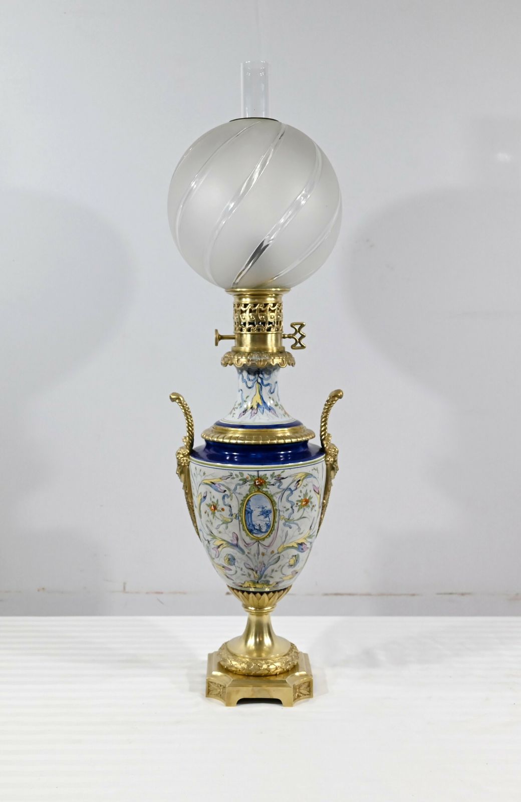 photo vintage Earthenware Oil Lamp, Napoleon III Period – Mid 19th Century