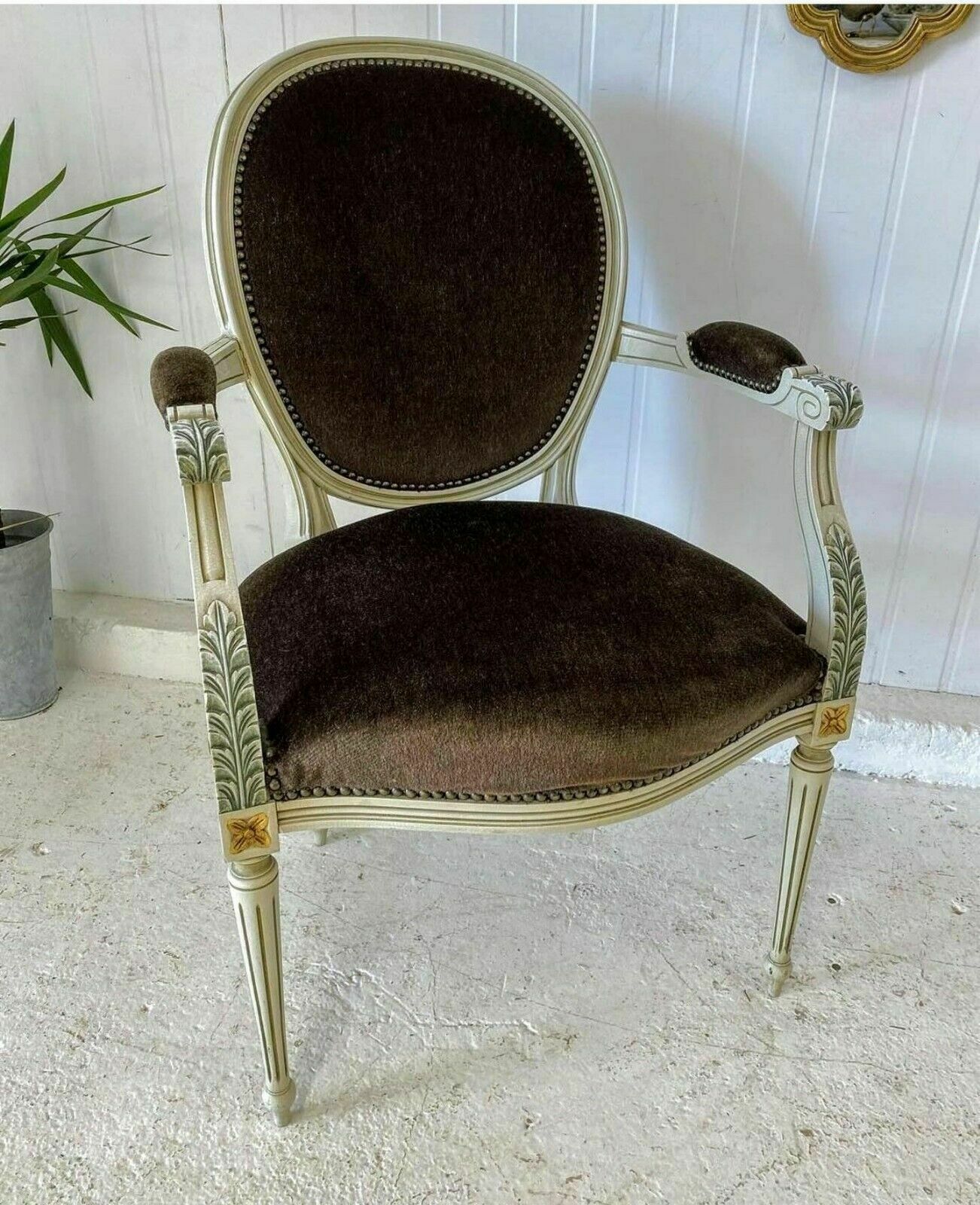 Beautiful French Balloon Back, Carved, Bedroom Chair 0201. photo vinterior
