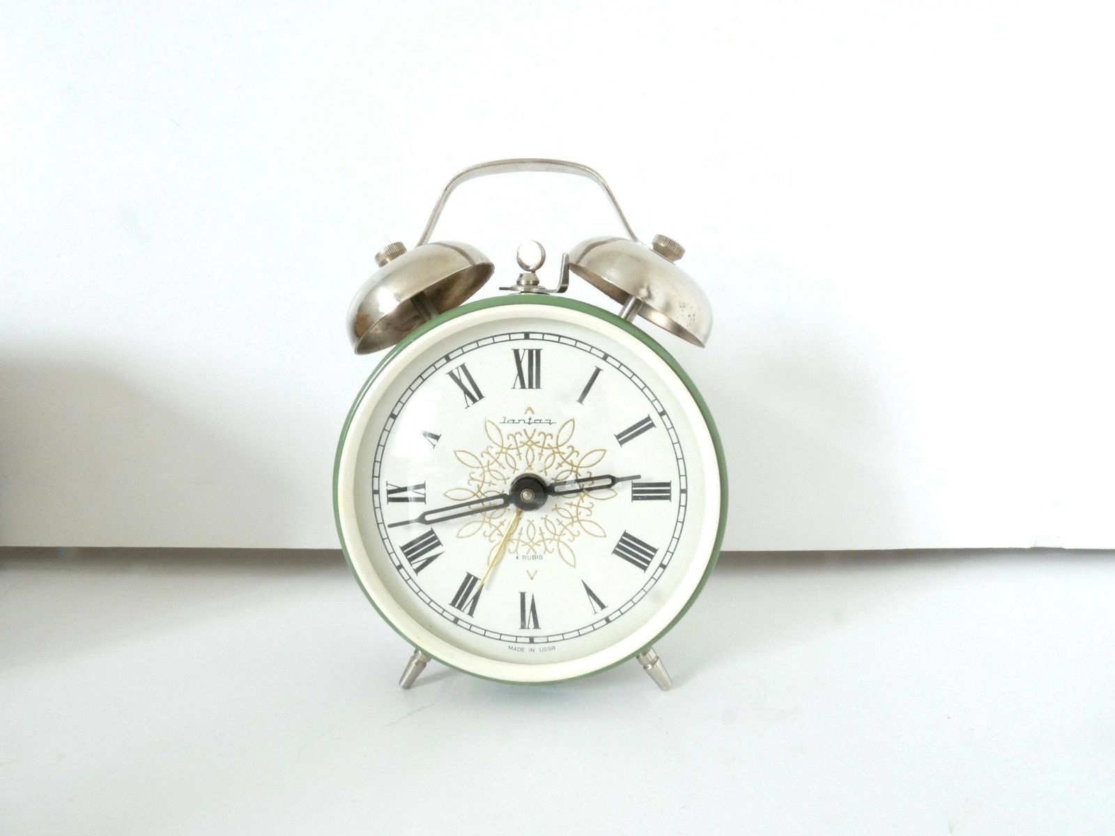 Russian Vintage Green Pastel Jantaz Clock. Vintage 1960. Metal Alarm Clock. Loft Deco. Desk Accessory. Clock 60s