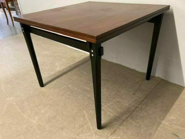 Extendable Table Of Modern 60s In Rosewood. Black Lacquered Legs. Design. Restored Size Extendable To 190