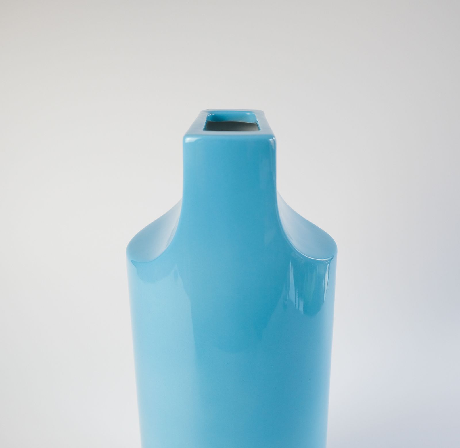 photo vintage Postmodern Ettore Sottsass Model 592 "Fischietto" Vase For Habitat, 2000