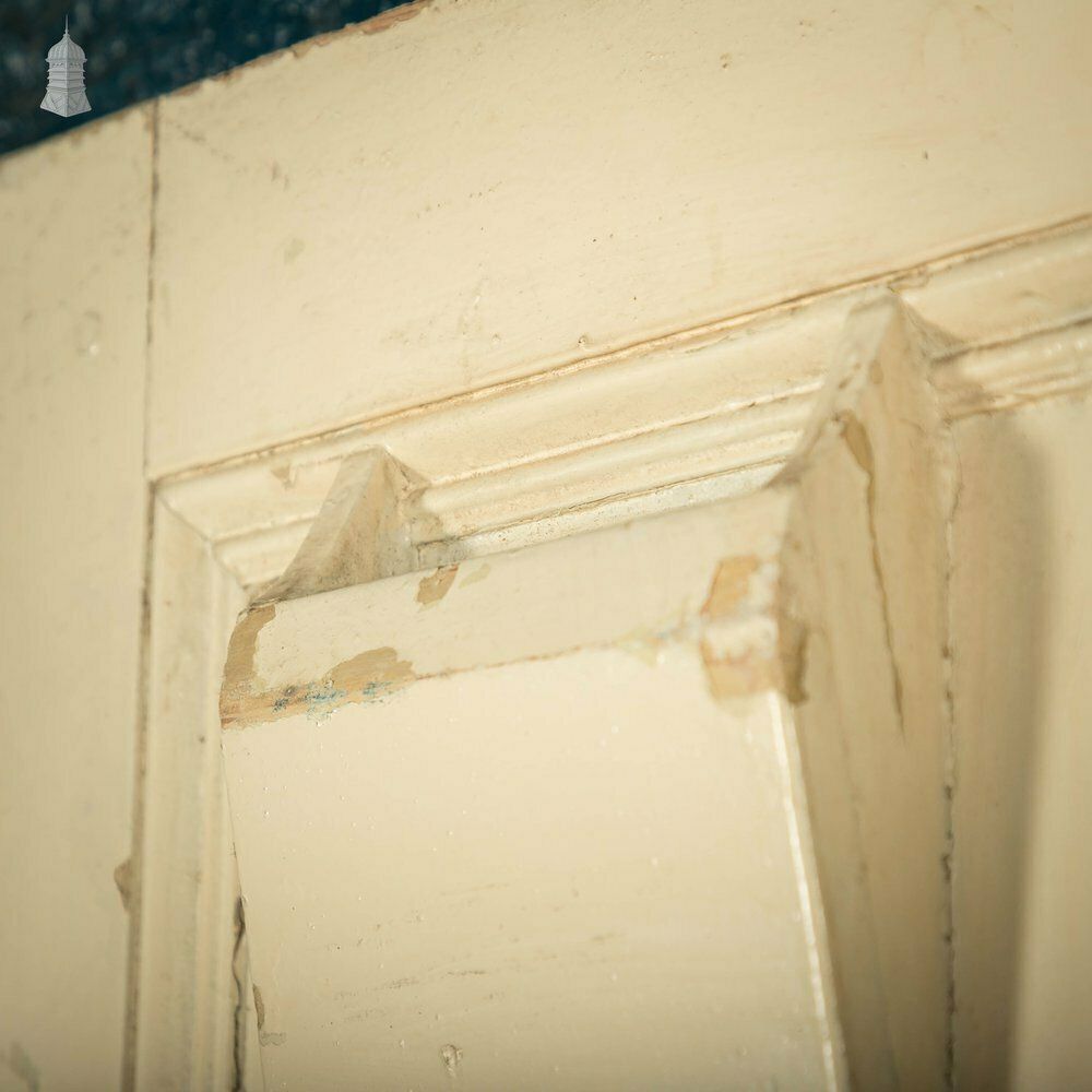 photo vintage Pine Panelled Door, Moulded 6 Panel, White Painted