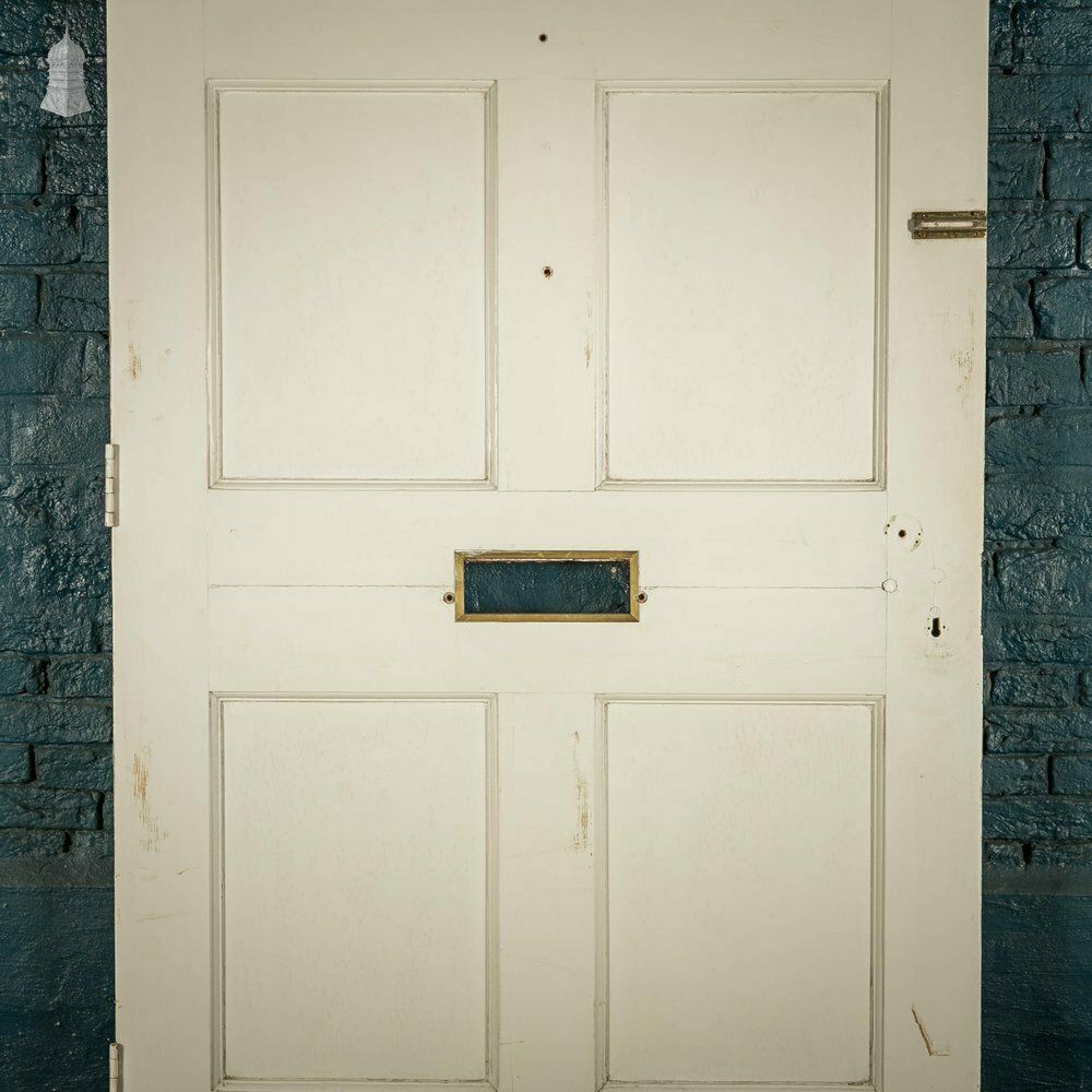 photo vinterior Pine Panelled Door, 6 Panel White And Brown Painted