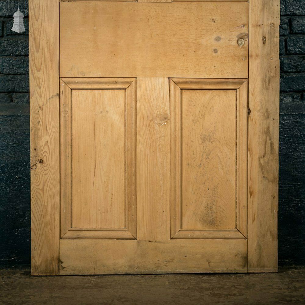 photo furniture Victorian Paneled Door, 4 Panels With Moulding Trim