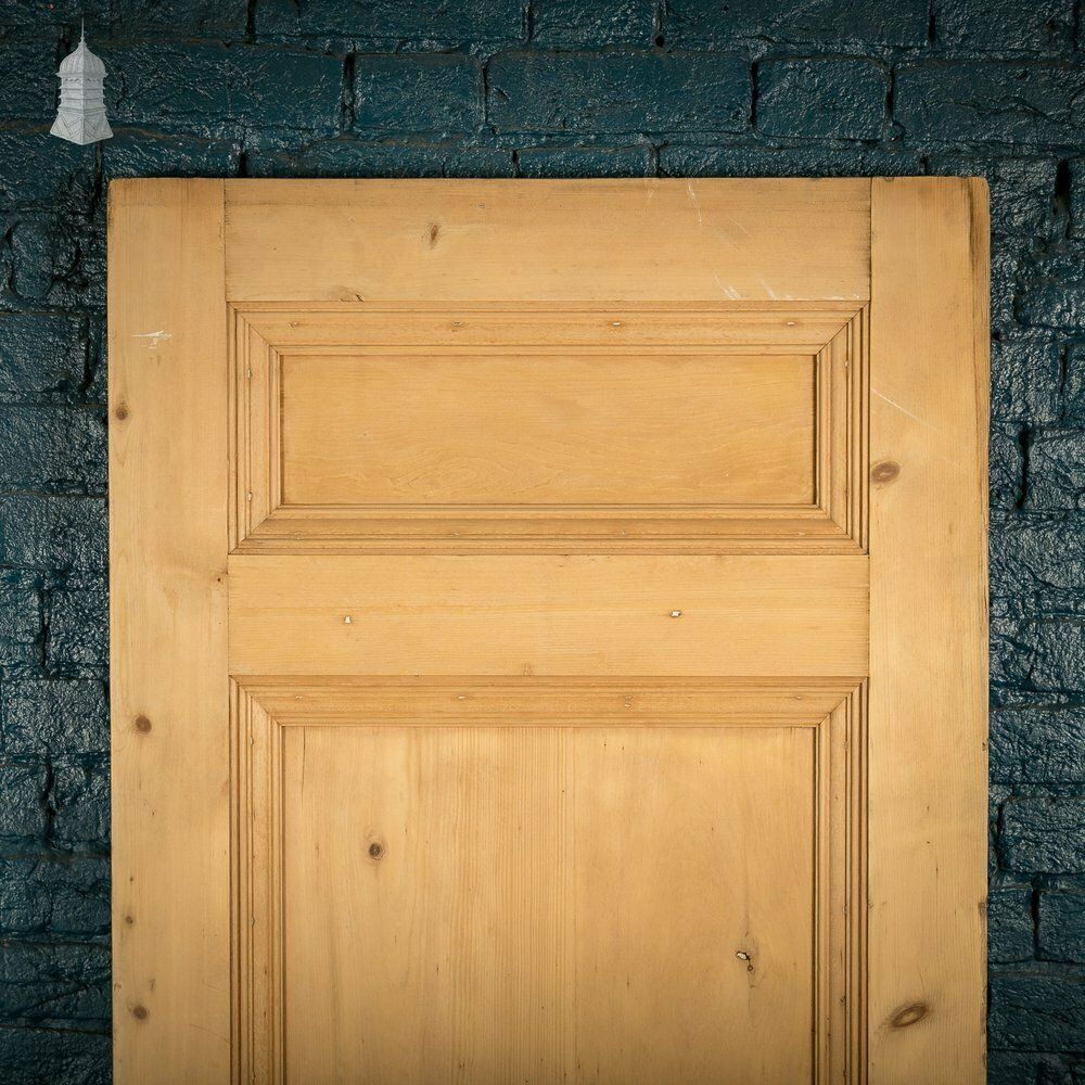 photo furniture Paneled Pine Door, 4 Panels