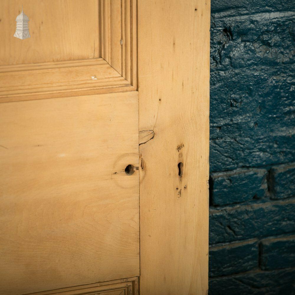 photo vinterior Paneled Pine Door, 4 Panels