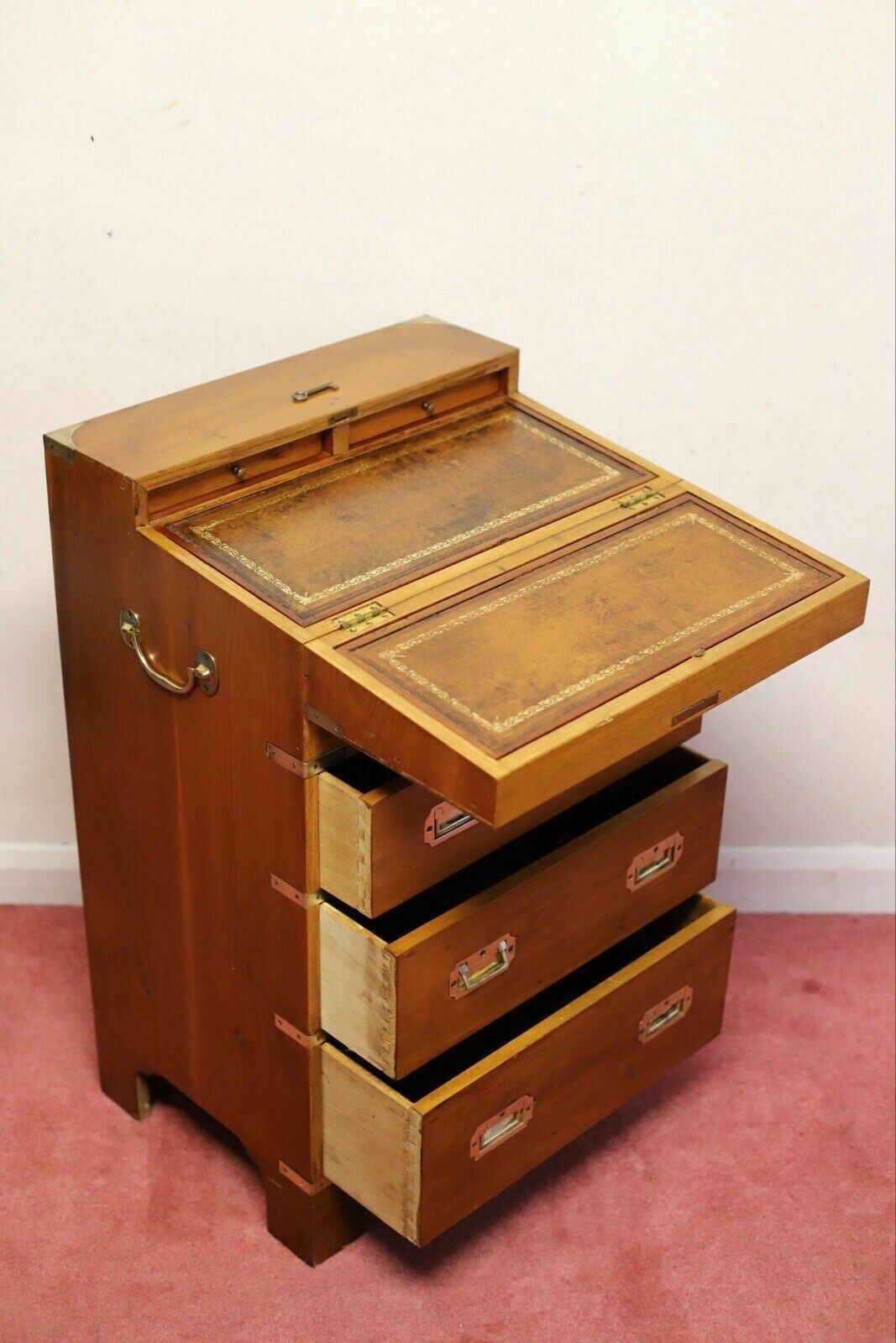 photo vinterior Beautiful Yew And Brass Military Secretary Campaign Chest