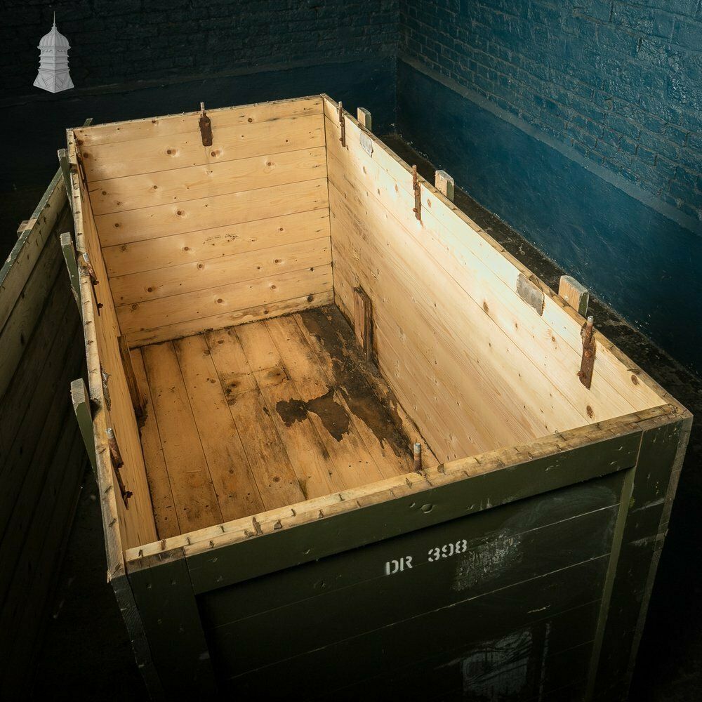 360.0 Large Green Painted Aircraft Parts Shipping Crate Reclaimed From A Norfolk Raf Base photo