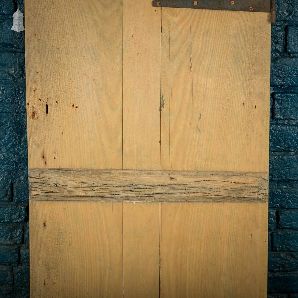 photo vinterior Ledged Pine Door, Georgian