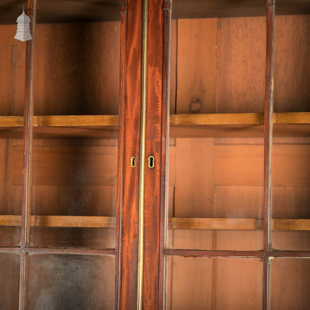 2820.0 Regency Bookcase Cabinet, Arch Top Mahogany With Astral Glazing photo