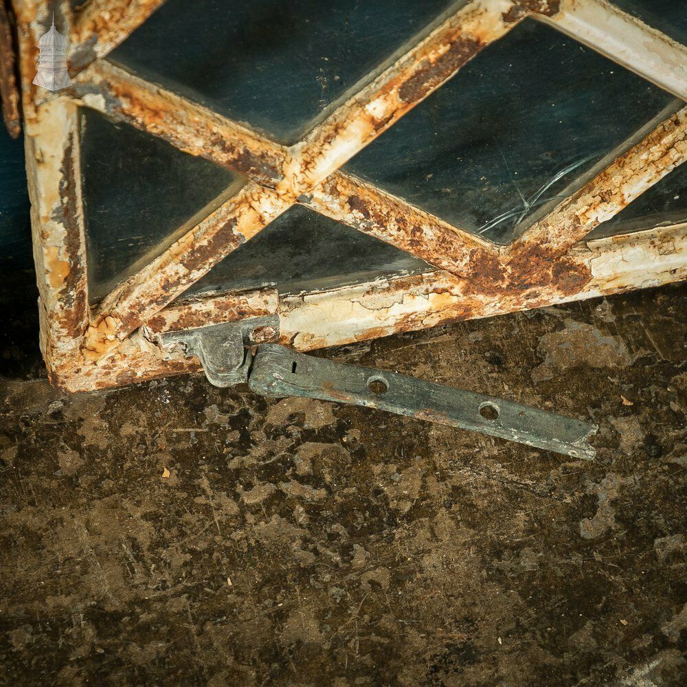 photo furniture Batch Of 5 Diamond Metal Window Frames