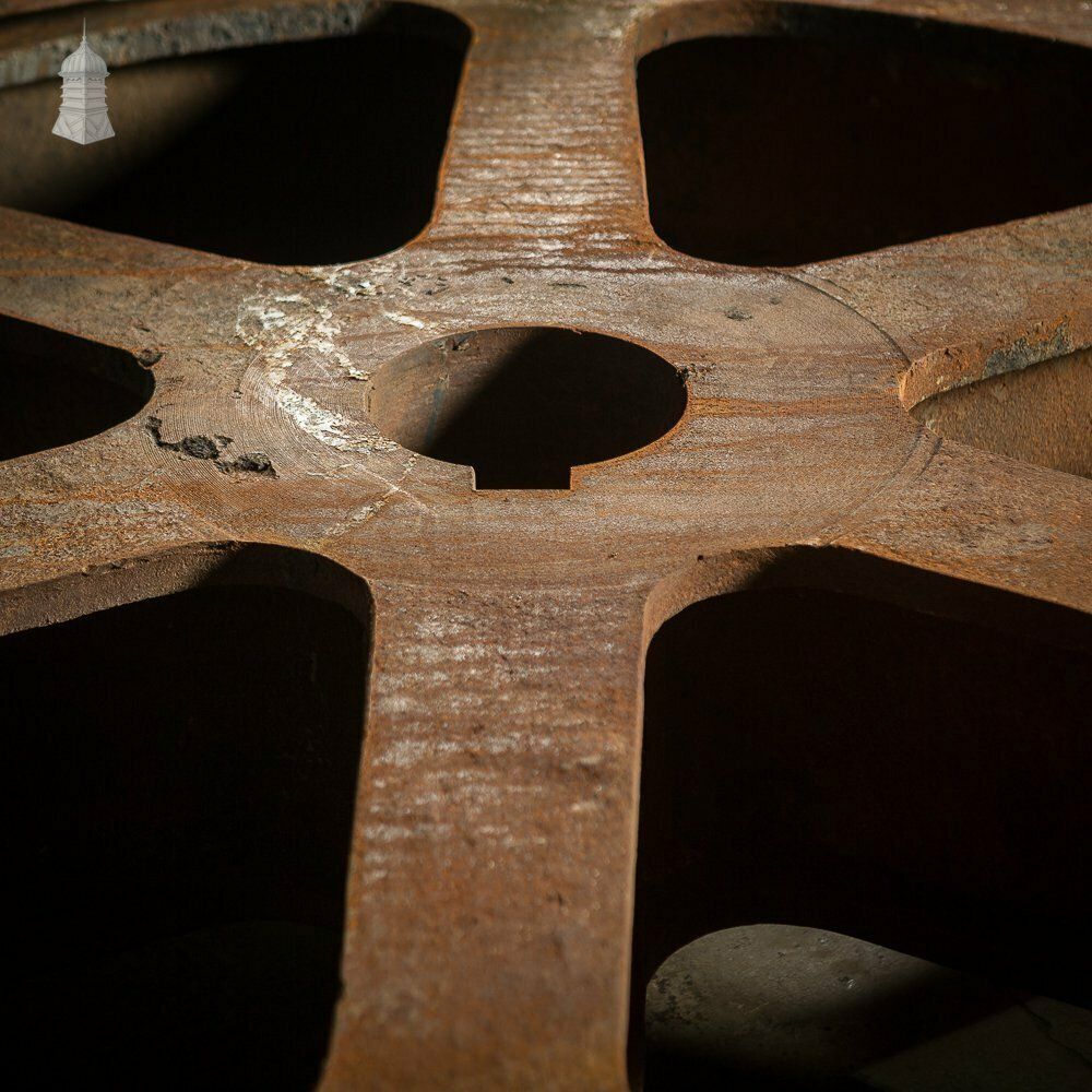 photo vinterior Pair Of Huge Cast Iron Cog Gears – 2 Metres In Diameter