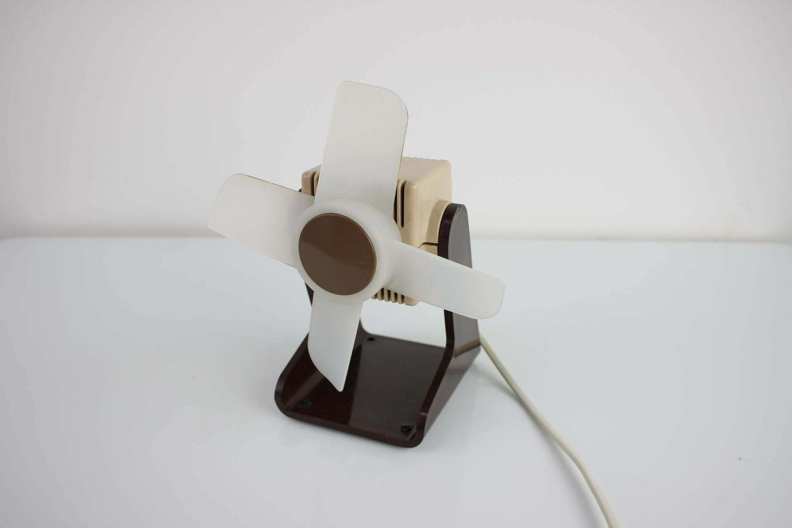 Small Table Fan By Stroj Smalt, 1960s Czechoslovakia photo vinterior