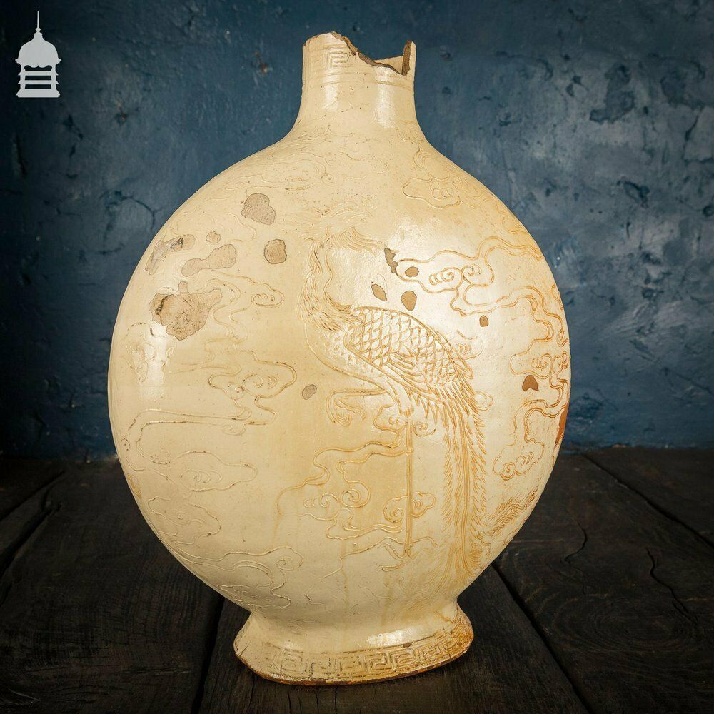 photo vintage A Rare 18th C Oriental Cream Glazed Peacock And Dragon Moon Flask Vase