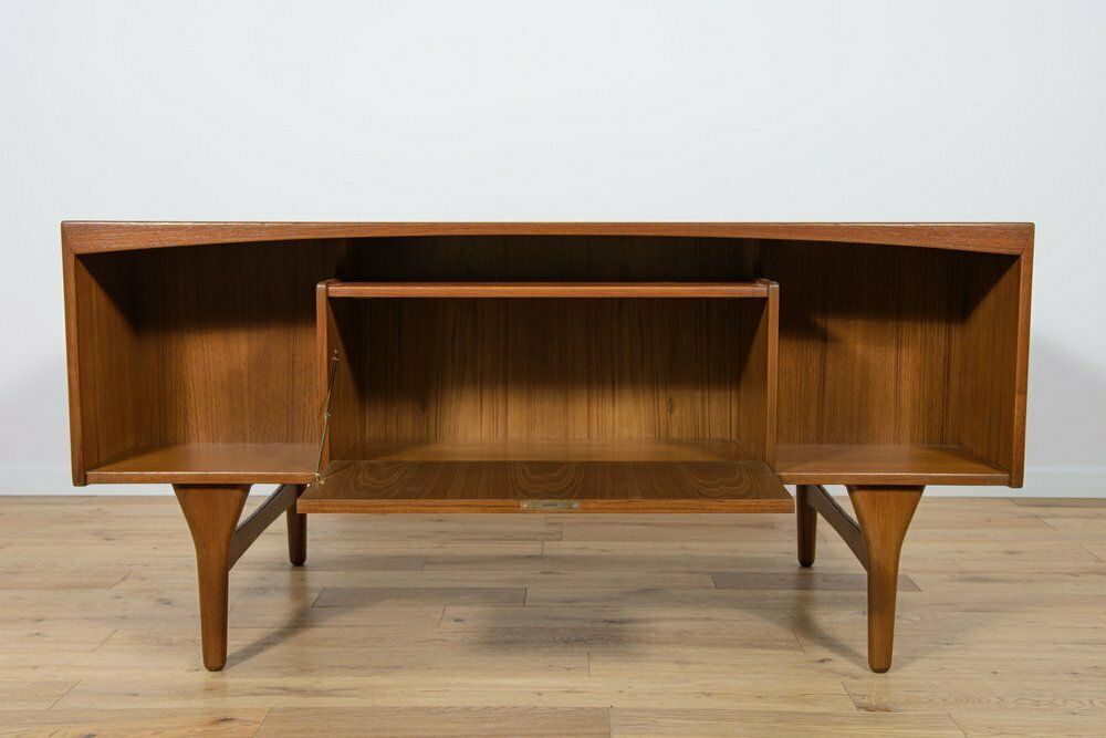 photo furniture Mid Century Freestanding Teak Desk By Valdemar Mortensen, 1960s