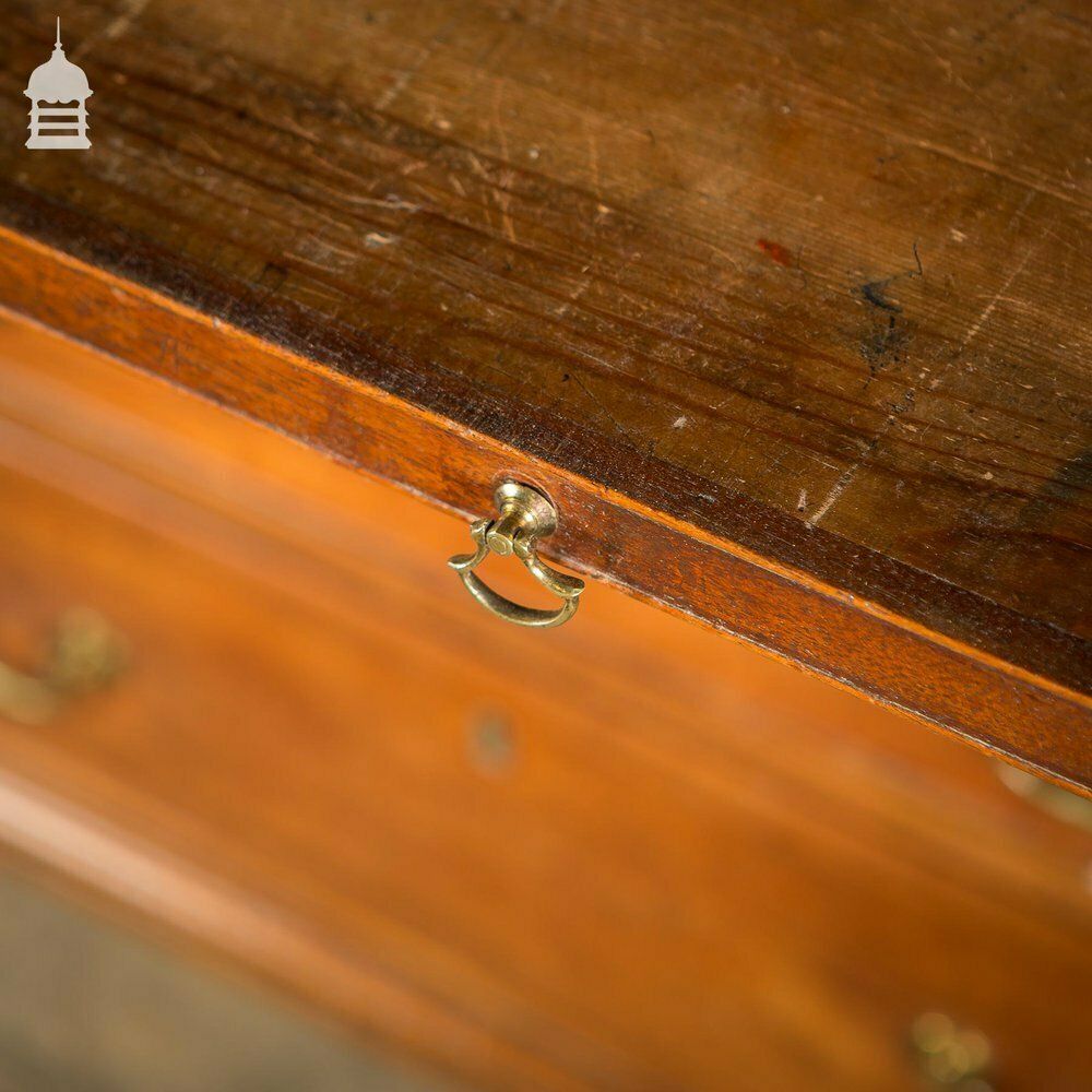 photo furniture Small George III Chest Of Drawers Beautifully Proportioned In Mahogany With Cross Banding On Top Rim And Bracket Feet. C.1800