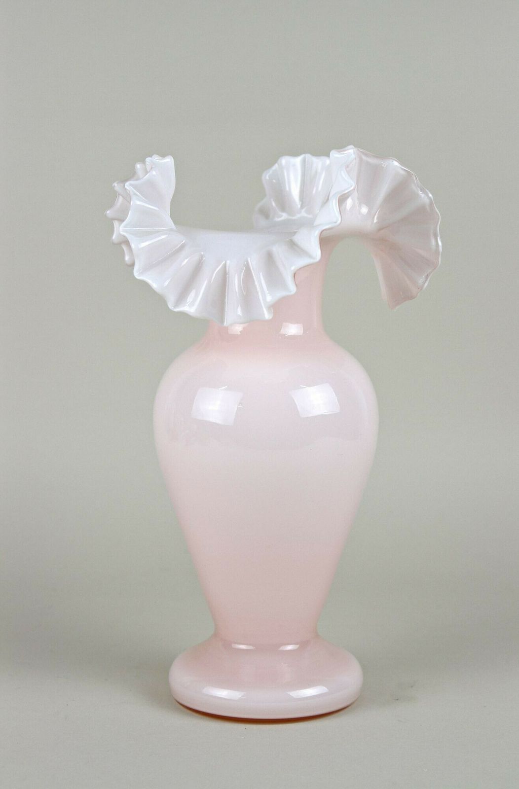 photo furniture 20th Century Art Nouveau Pink Frilly Edged Glass Vase, Austria Circa 1900
