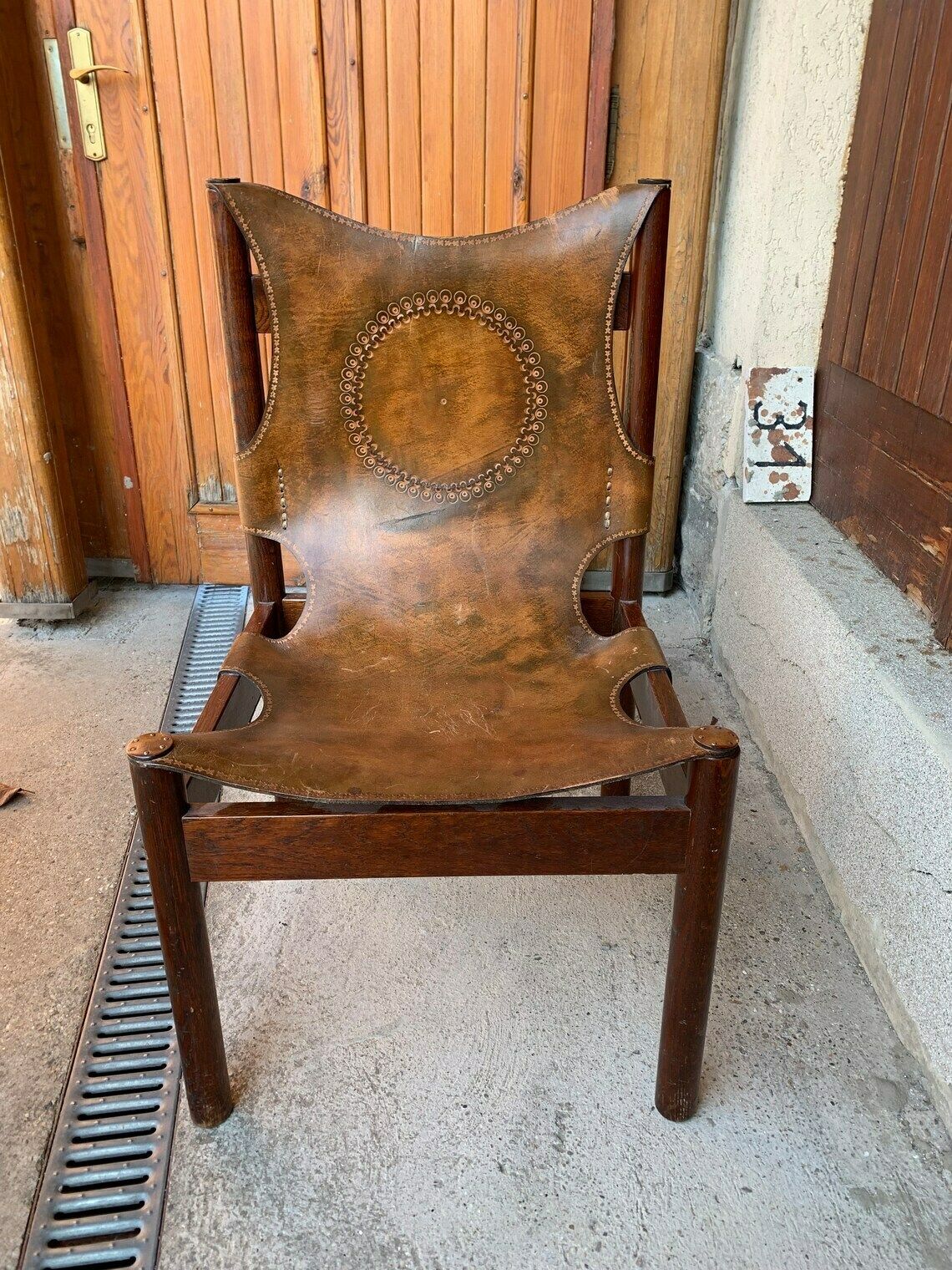 photo furniture Craftsman Leather Chair From The 70's.