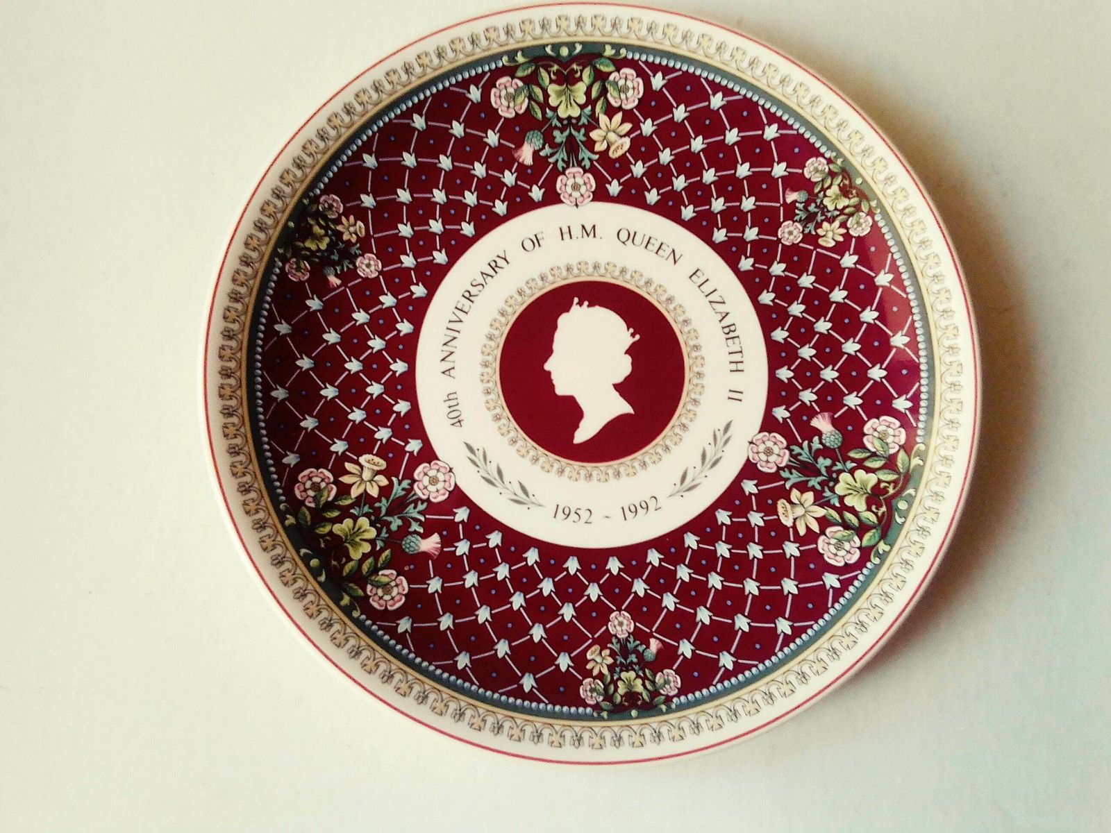 Wedgwood Dresser Plate, 40th Anniversary Queen Elizabeth II Collectible Porcelain Plate