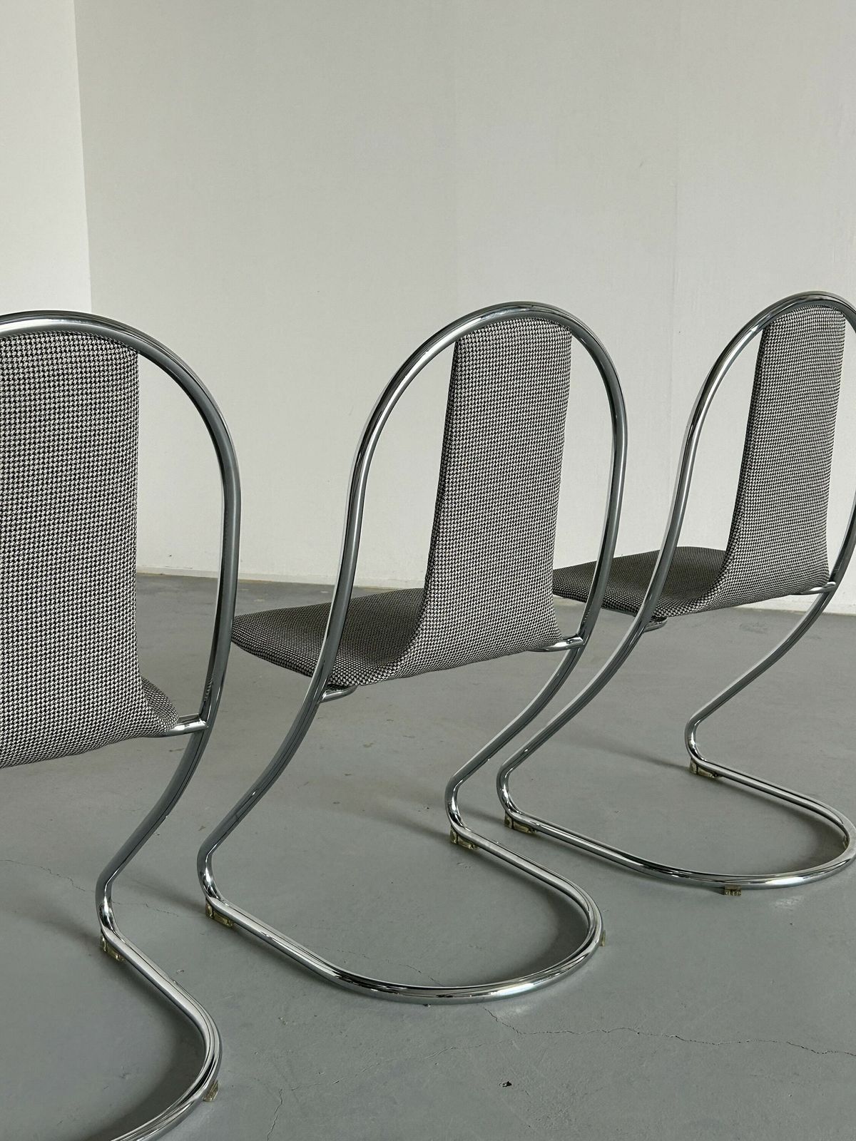 1 Of 3 Italian Space Age Chromed Tubular Steel Cantilever Chairs In Style Of Willy Rizzo For Cidue, 1980s Italy photo vinterior