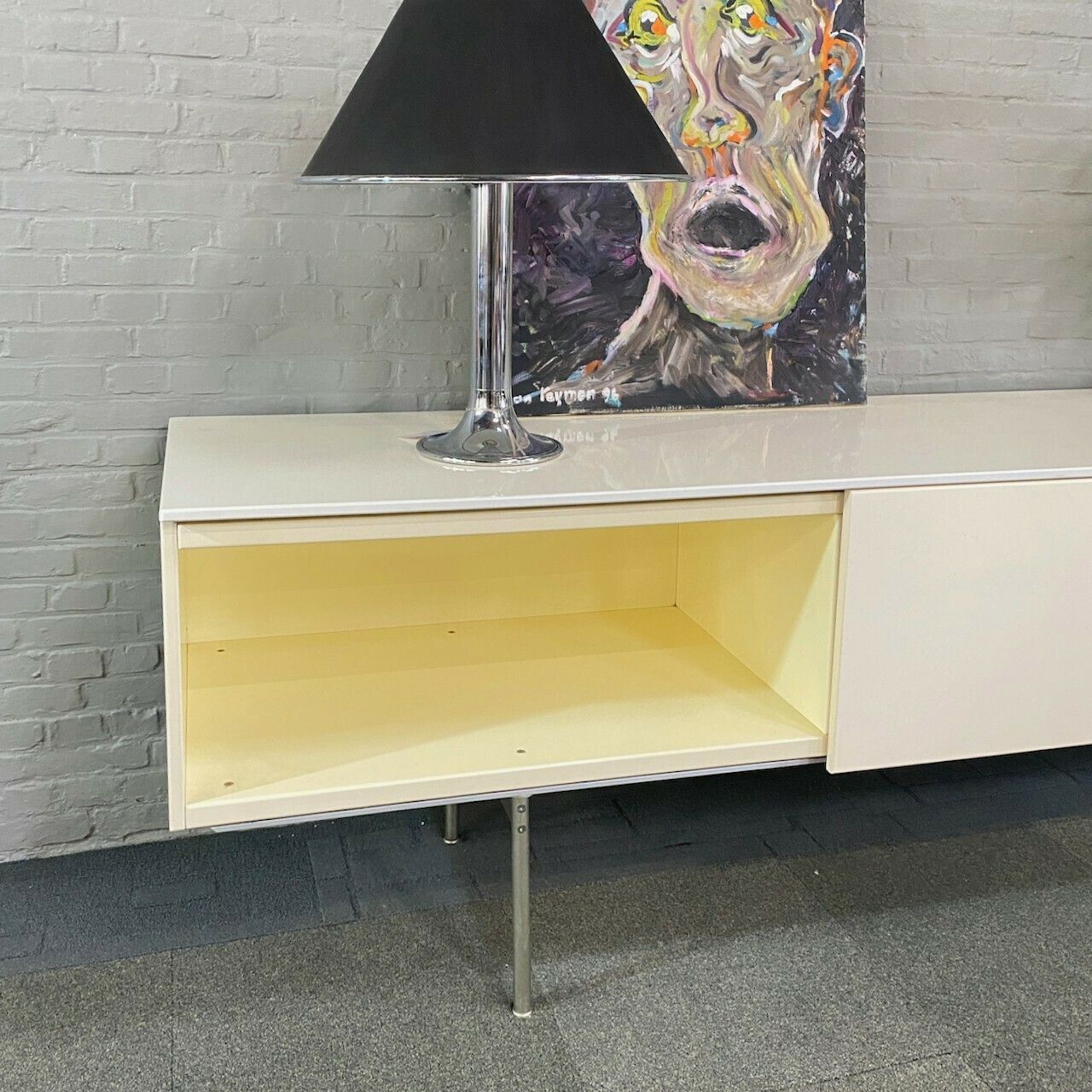 photo furniture Xilitalia Creme Lacquered Sideboard Door Antonio Citterio & Paolo Nava