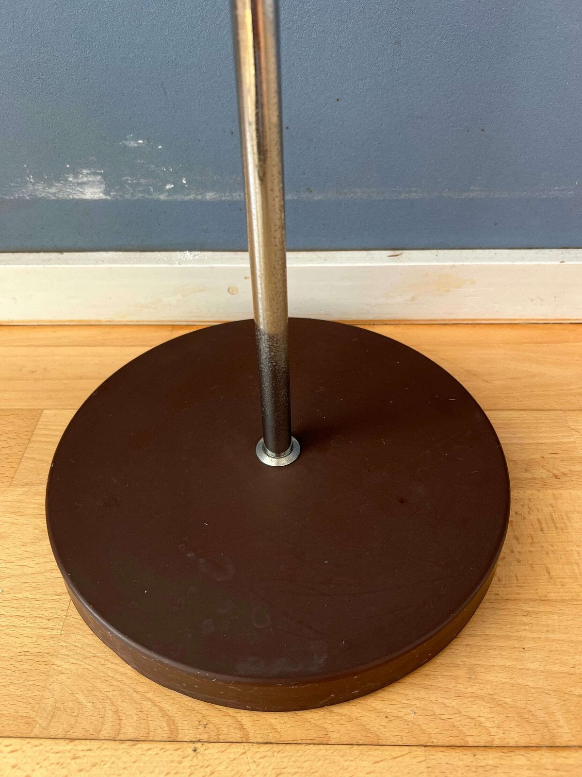 photo furniture Bruine Anvia Mid Century Space Age Vloerlamp