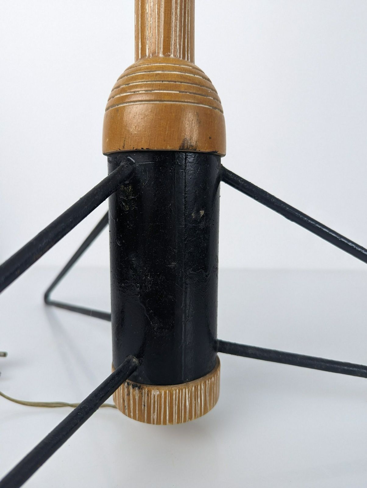 photo furniture Mid Century Tripod Floor Lamp In Iron And Wood, 1950s