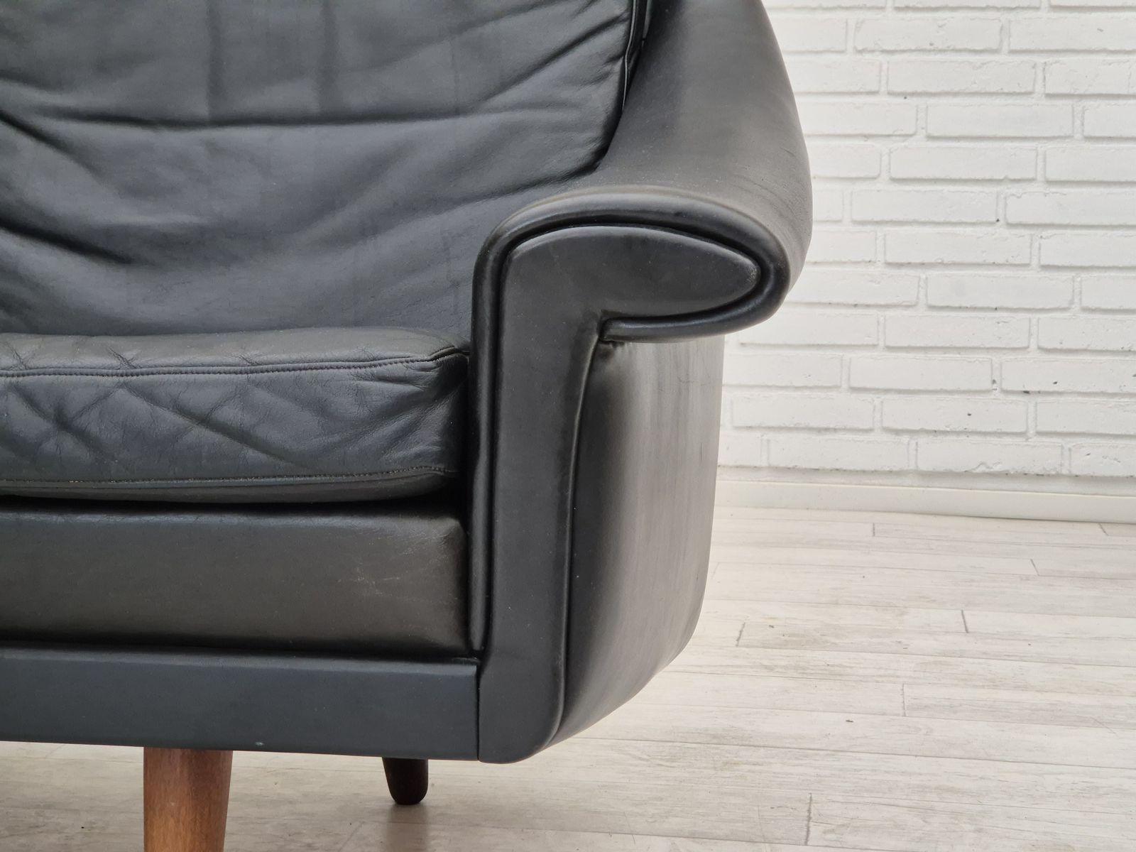 photo vinterior 1960s, Danish Design By Aage Christiansen For Erhardsen & Andersen, 2 Seater Sofa Model "Matador", Original Condition.