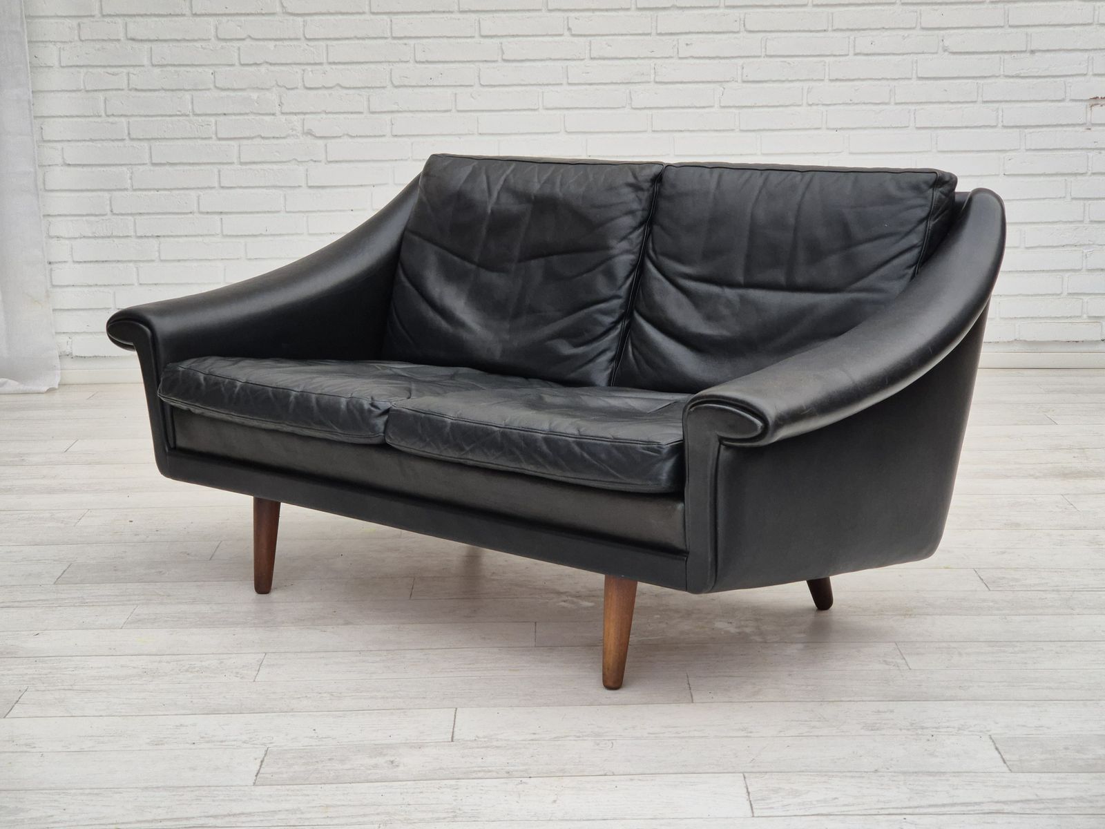 photo vintage 1960s, Danish Design By Aage Christiansen For Erhardsen & Andersen, 2 Seater Sofa Model "Matador", Original Condition.