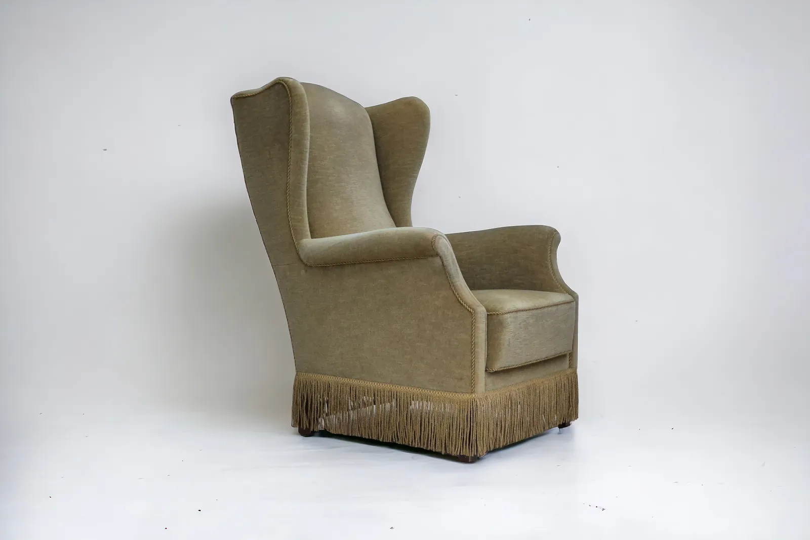 Jaren 1970, Deens Design, Wingback Fauteuil, Goede Staat, Meubelvelours, Beukenhouten Poten.