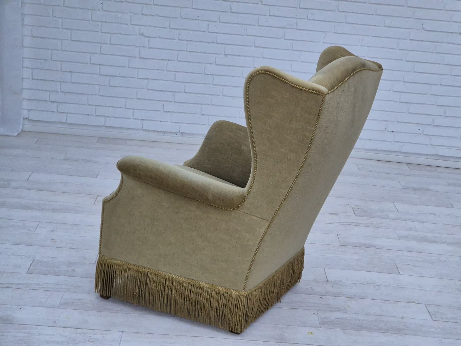 photo for sale Jaren 1970, Deens Design, Wingback Fauteuil, Goede Staat, Meubelvelours, Beukenhouten Poten.