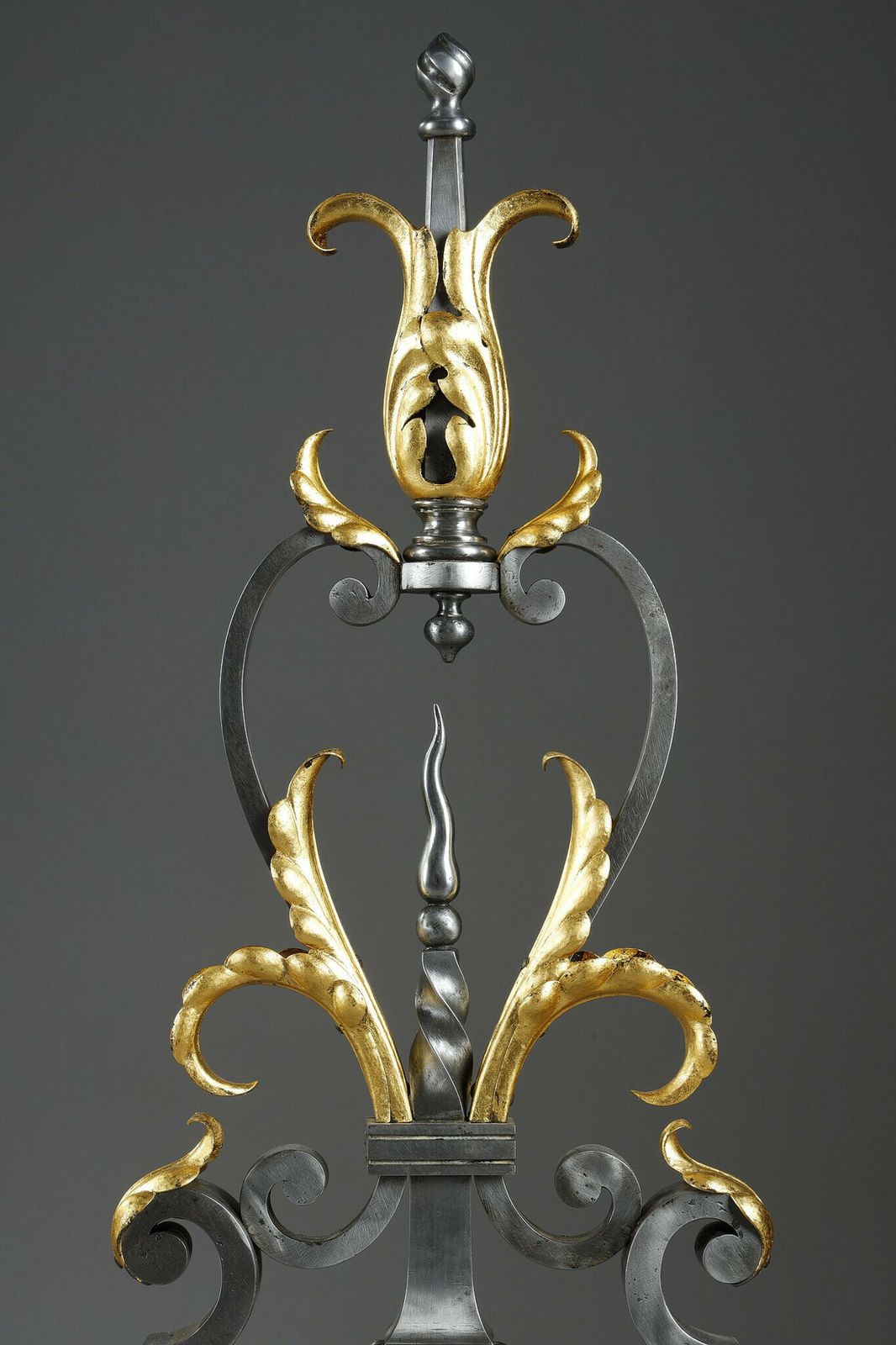 photo vinterior Pair Of Wrought Iron Landiers With Foliage, Mask And Scroll Decoration
