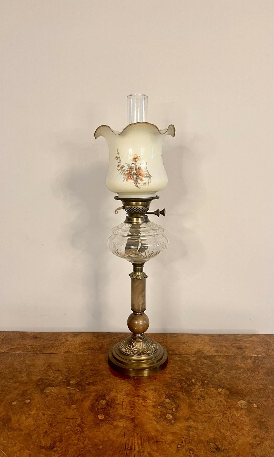 Stunning Quality Antique Oil Lamp photo 575.0