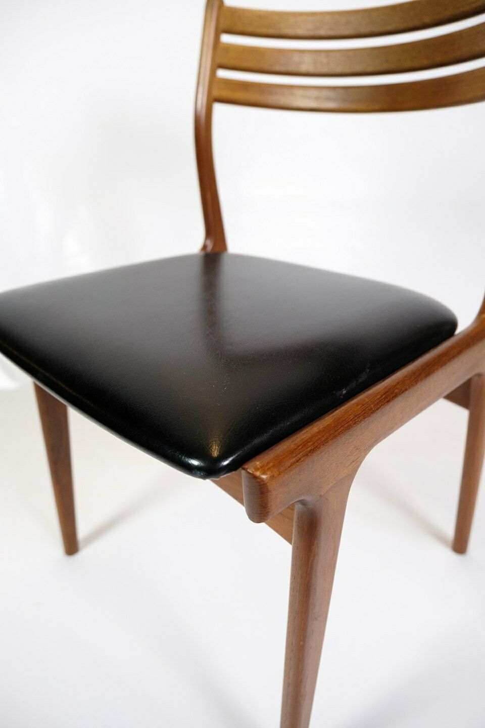 Set Of 6 Dining Chairs  Model U20 In Teak & Black Leather By Johannes Andersen For Uldum Møbelfabrik From 1960s photo Furniture