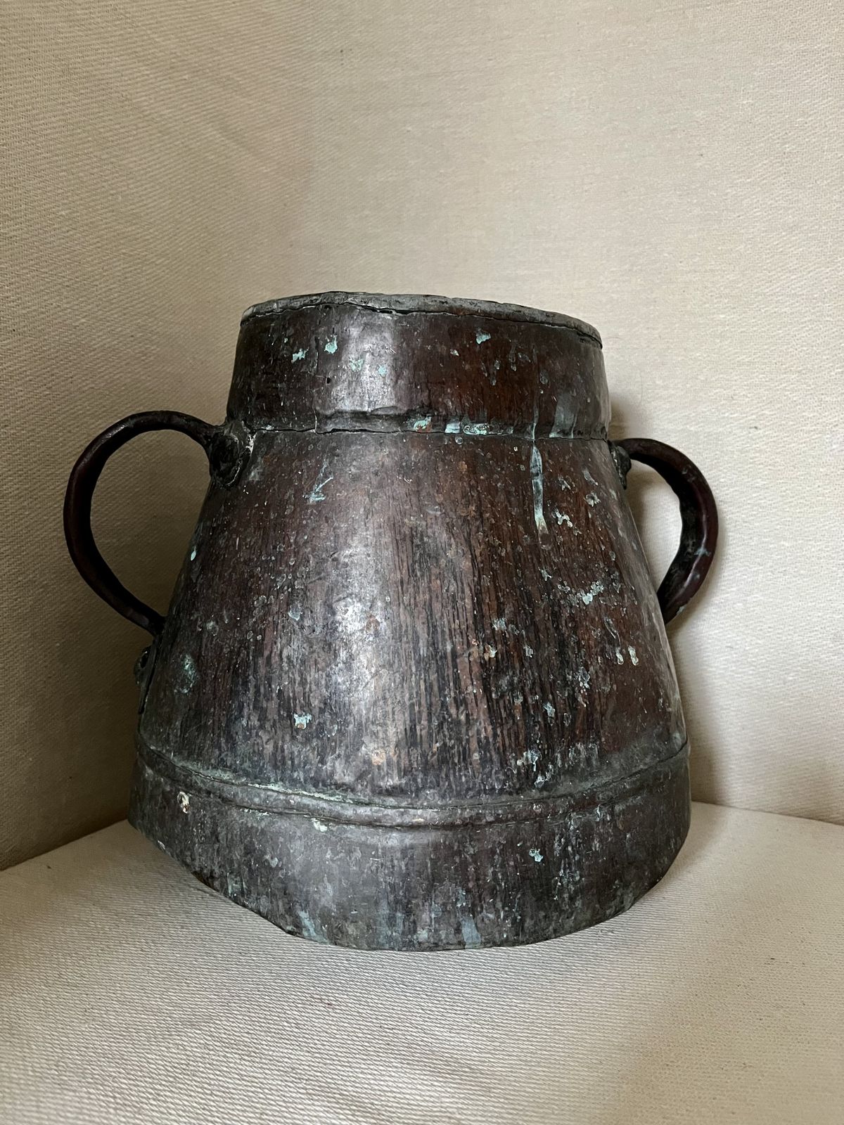 photo vinterior Wonderfully Aged Large Antique Copper Cauldron Of French Origin