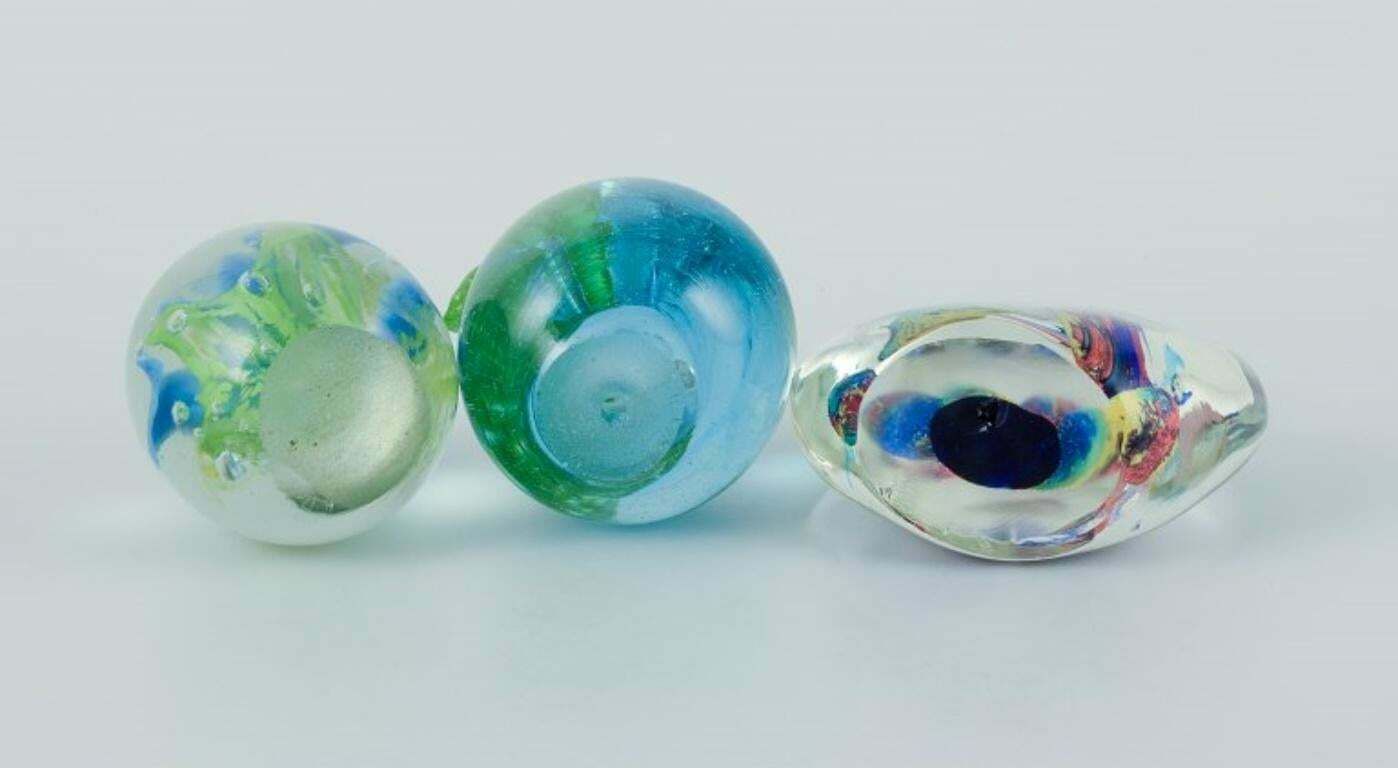 Scandinavian Glass Artist. Set Of Three Paperweights In Art Glass. photo vintage