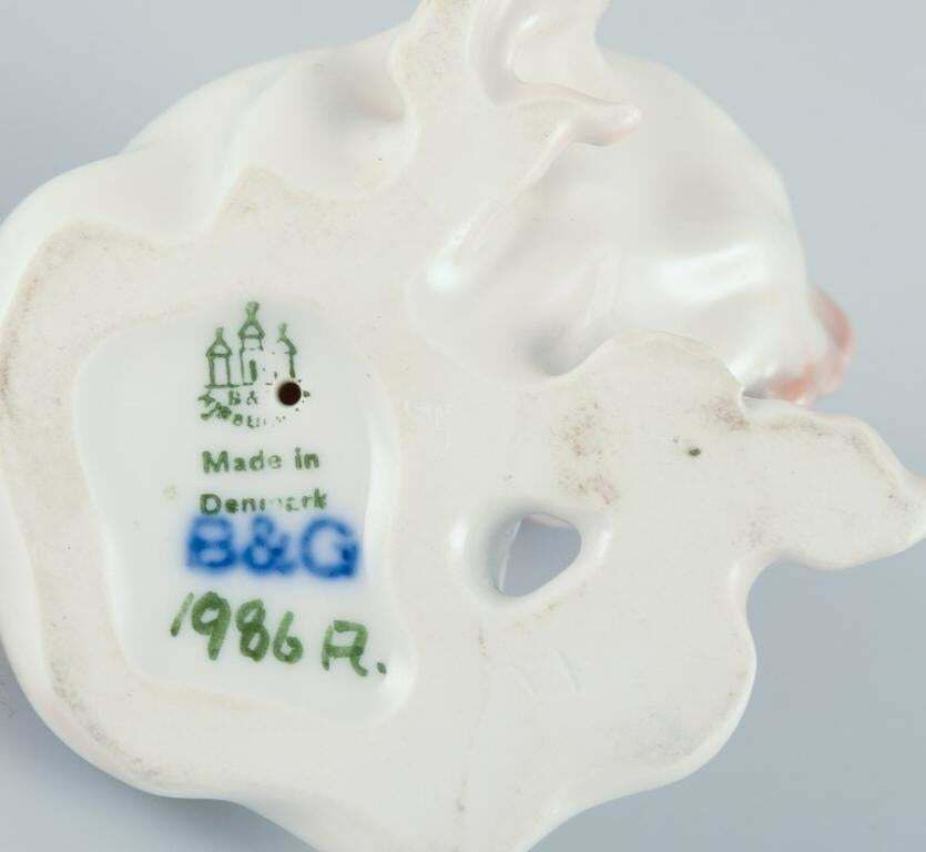 Dahl Jensen For Bing & Grøndahl. Small Porcelain Figurine Of A Pekingese Dog. photo vinterior