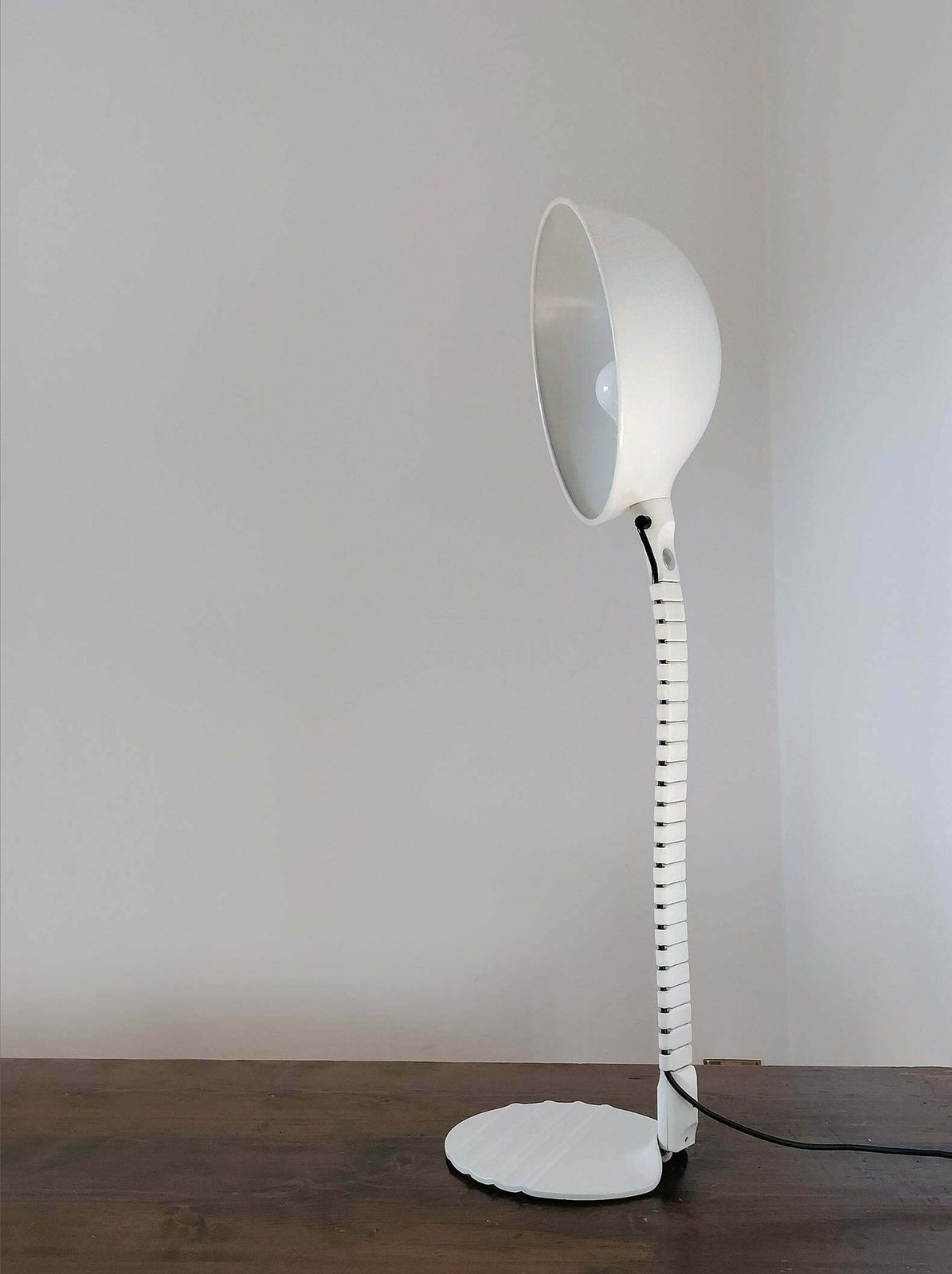 Flex Or 660 Table Lamp In White Metal And Resin By Martinelli Luce 1970s Italy photo Lighting
