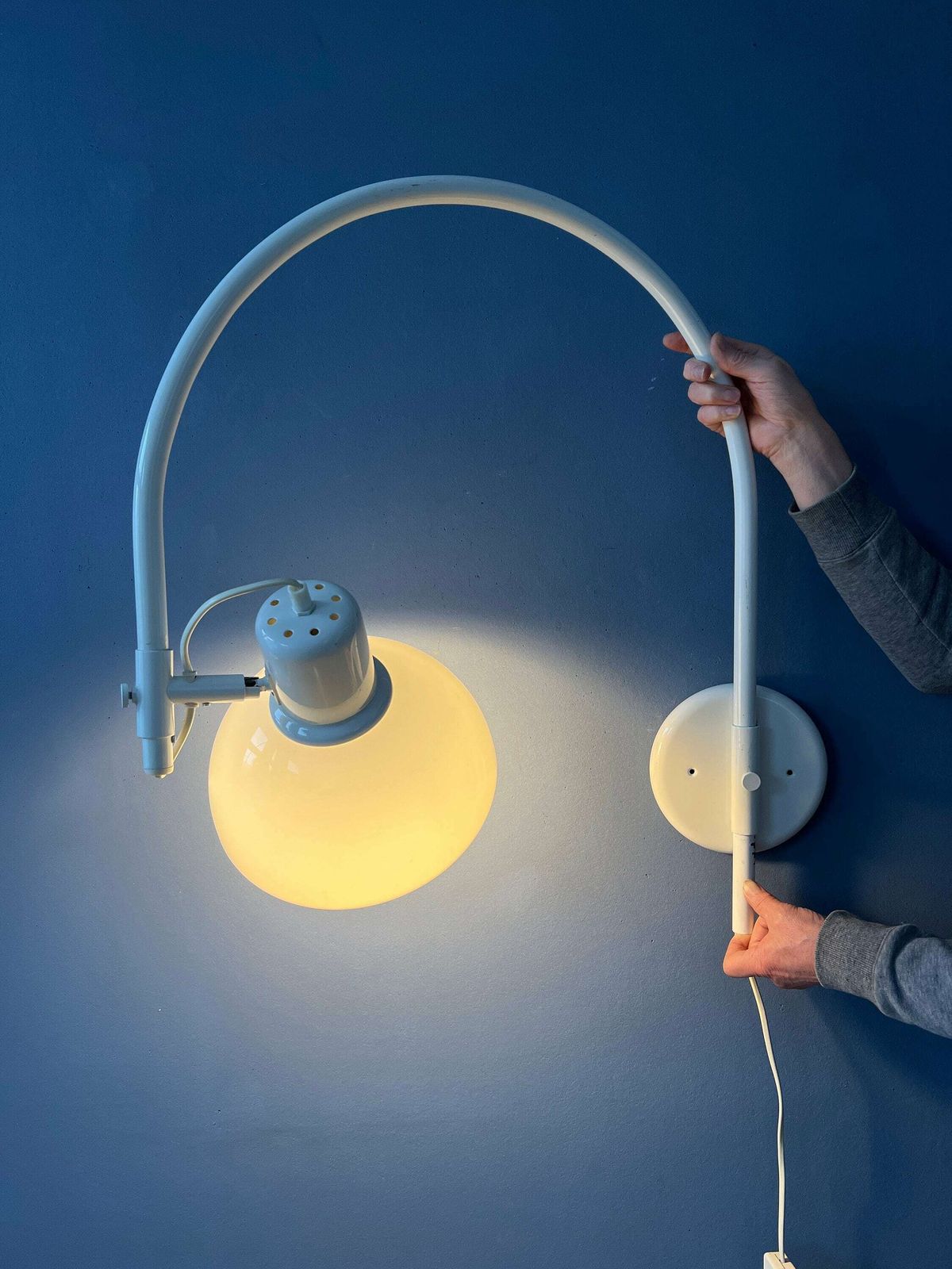 Witte Mid Century Herda Space Age Boogwandlamp photo furniture