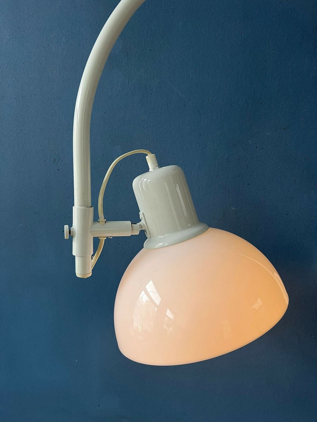 Witte Mid Century Herda Space Age Boogwandlamp photo 410.0