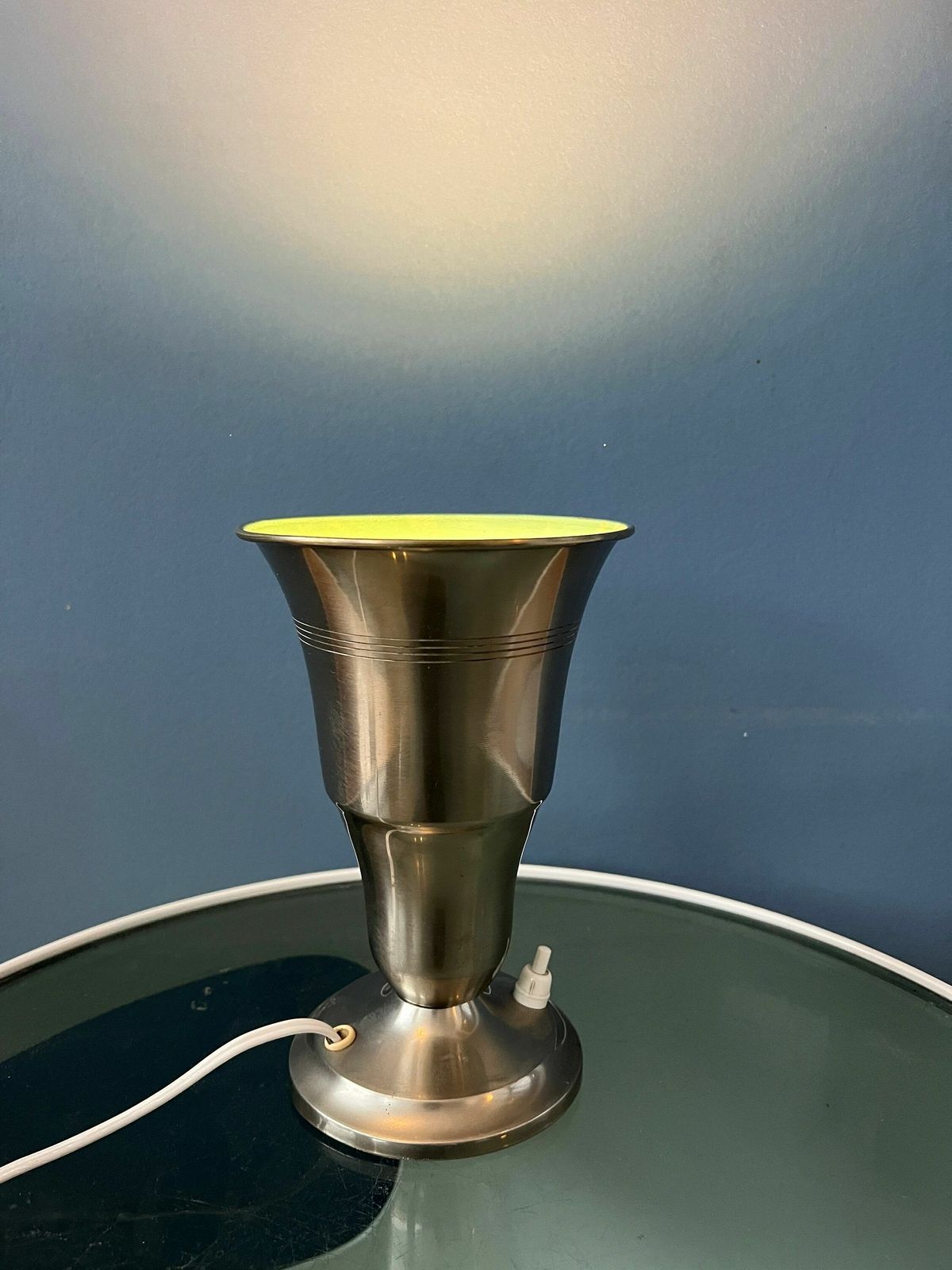 Metalen Trompet Uplighter 'Cup' Tafellamp In Zilverkleur photo Verlichting