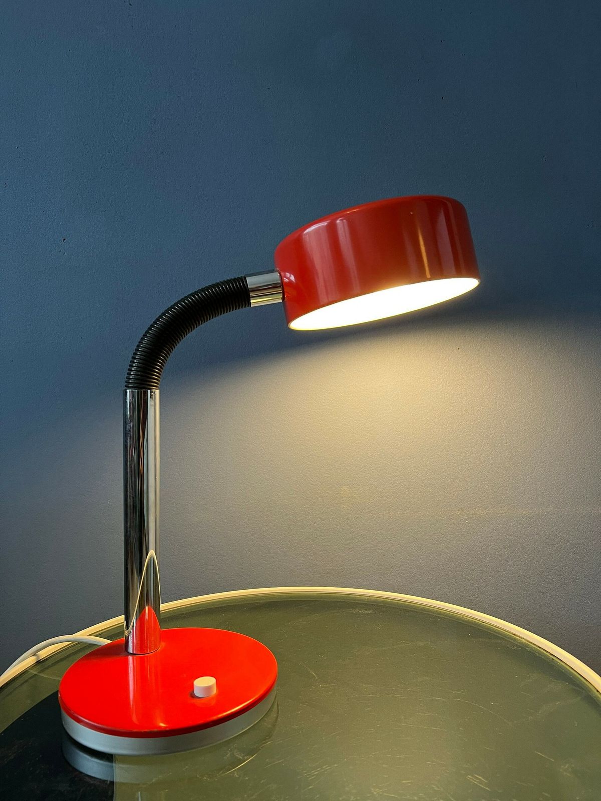 Rode Verstelbare Mid Century Cosack Tafellamp photo for sale