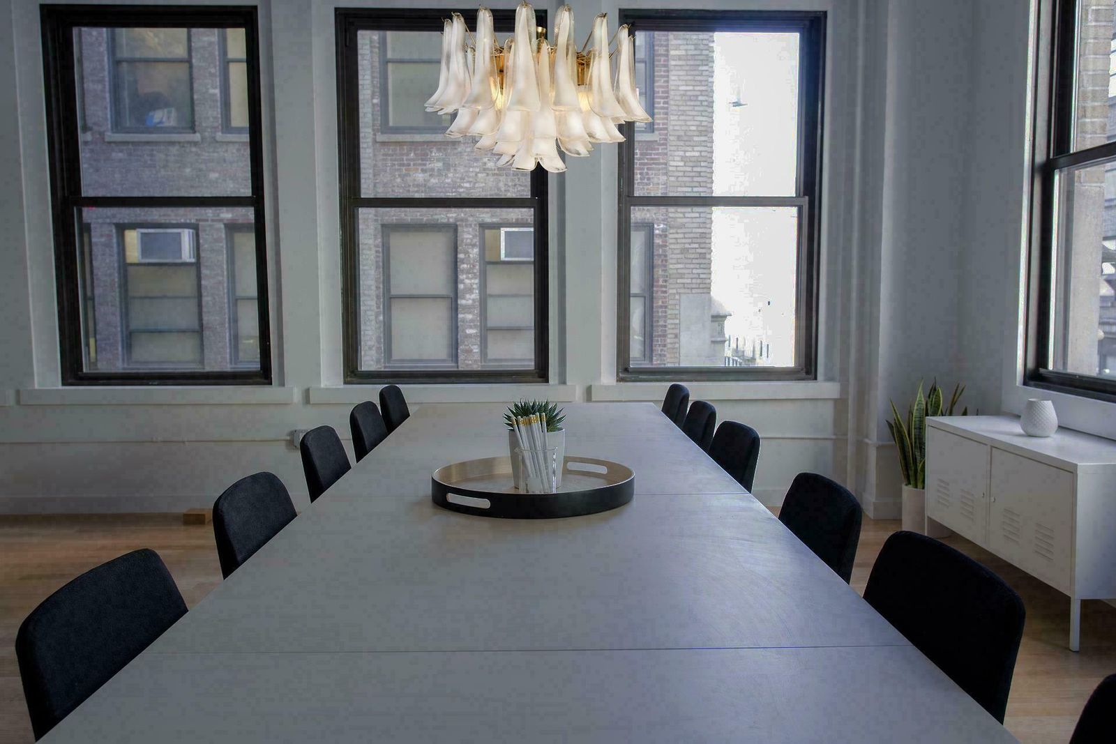 photo vintage Spectacular Pair Of White Petals Murano Glass Chandeliers