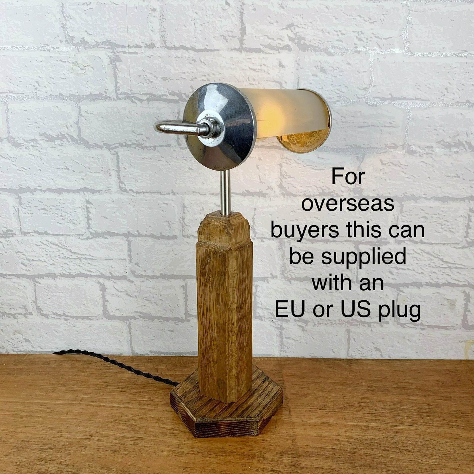 Vintage Wood Bankers Style Desk Lamp. photo 85.0