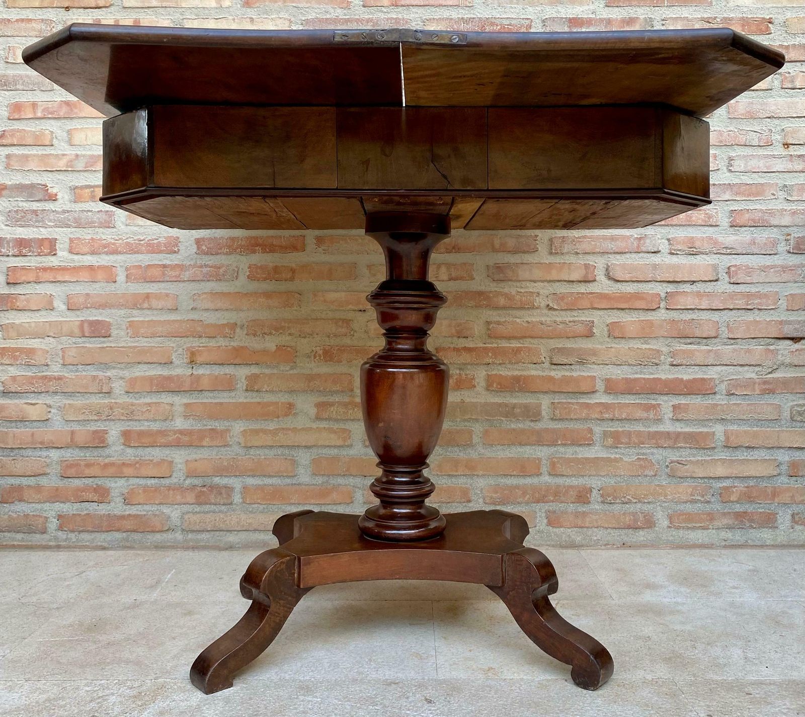 Table de jeu pliante française en noyer, 1920 photo 2402.0