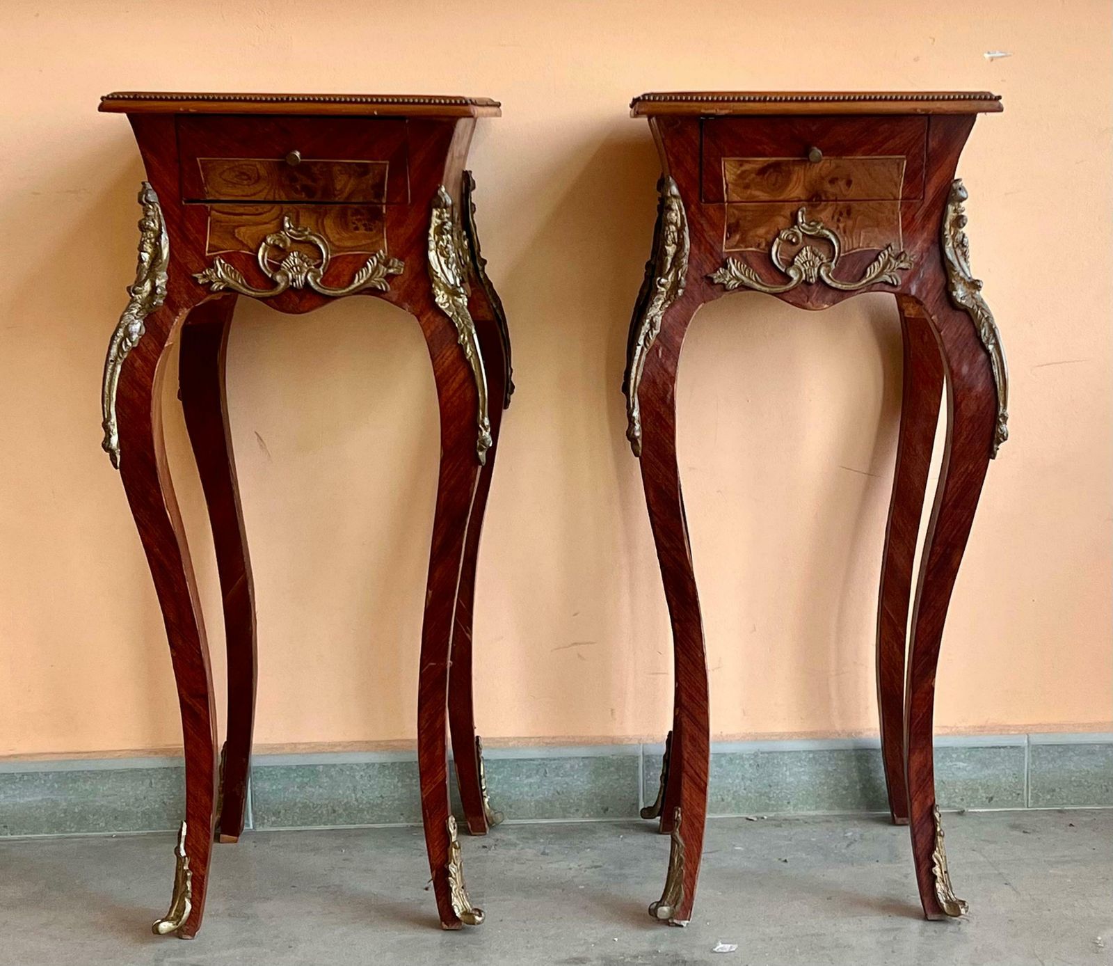 Tables de chevet de style Louis XV à marqueterie, France, 1910 photo furniture
