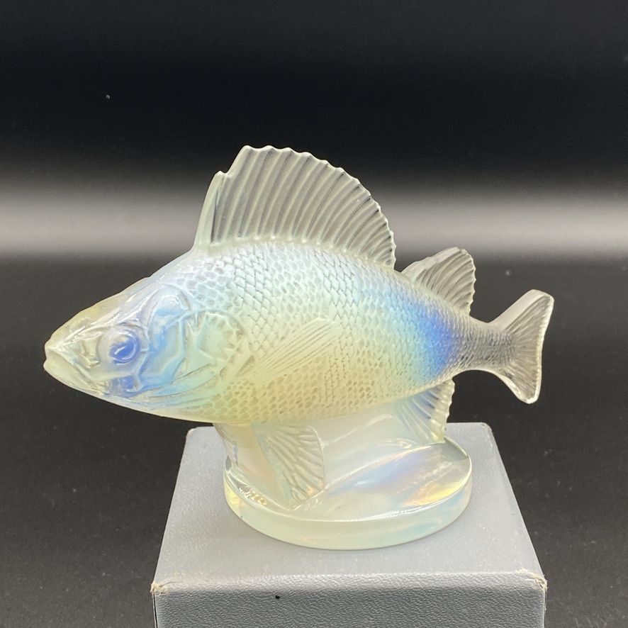 A R.Lalique Perch Mascot In Opalescent Glass. photo Home Decor