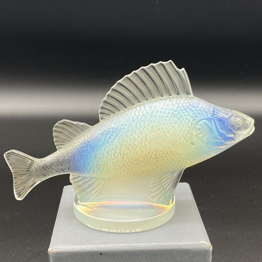 A R.Lalique Perch Mascot In Opalescent Glass. photo vinterior