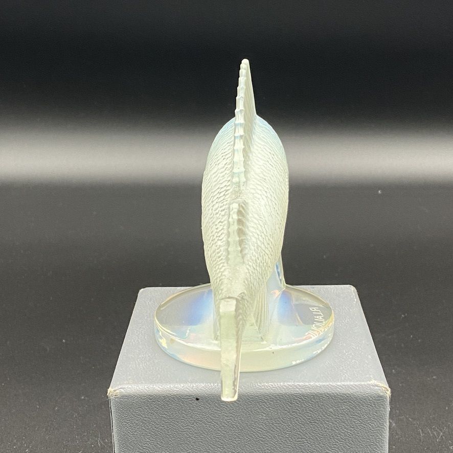 A R.Lalique Perch Mascot In Opalescent Glass. photo vintage